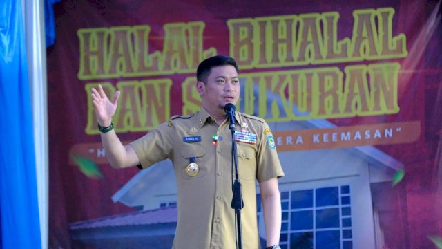Bupati Gowa Adnan Purichta Ichsan saat menghadiri langsung Halal Bihalal HIPMA Kabupaten Gowa, di Asrama HIPMA Gowa, Jalan Racing Centre Makassar, kemarin. (Dok. Humas Gowa)
