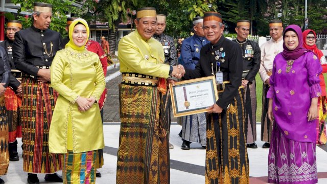 Peringatan Hardiknas Tingkat Provinsi Sulsel Bertabur Penghargaan