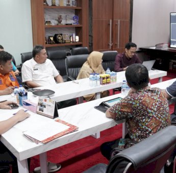 Pj Sekda Sulsel Pastikan Pemenuhan Pangan dan Air Bersih bagi Warga Terdampak Banjir dan Longsor