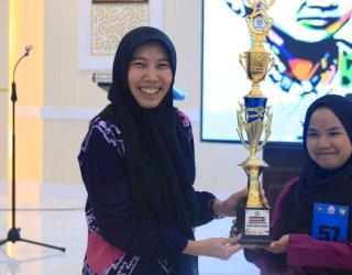 Nurfakhirah, Siswi SMAN 5 Gowa, Menangkan Lomba Baca Surat Kartini
