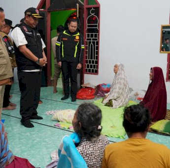 Pj Gubernur Sulsel Kunjungi Titik Banjir Terparah di Luwu