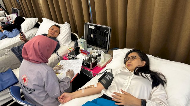 Donor darah dan pemeriksaan kesehatan gratis ramaikan peringatan HUT ASTON tahun ini. (Dok. ASTON Makassar)
