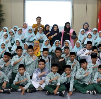 Peringati Hari Pendidikan Nasional, Srikandi PLN Edukasi Siswa SD Terkait Kelistrikan