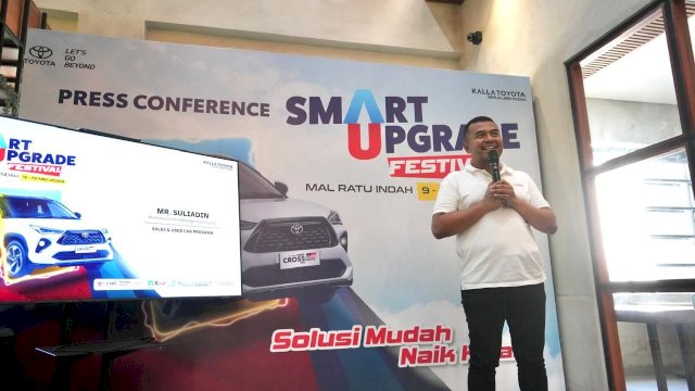 Marketing General Manager Kalla Toyota Suliadin saat memberikan keterangan terkait program Smart Upgrade, kemarin. (Dok. Kalla Toyota)