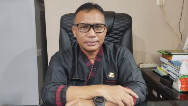 Kepala DKP Kabupaten Kutai Kartanegara, Muslik, saat diwawancara awak media. (Istimewa)