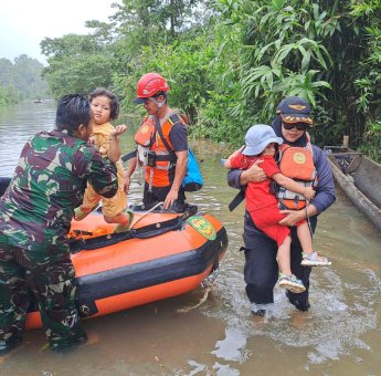 Tim SAR Gabungan Berhasil Evakuasi Korban Banjir di Elikobel Merauke Papua Selatan
