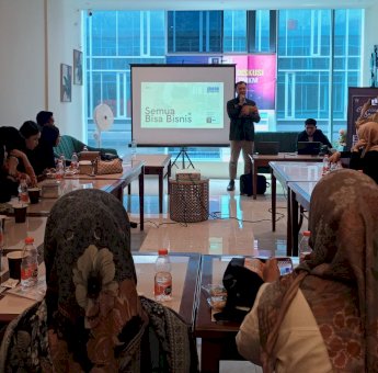 Ikatan Keluarga Besar PPSP IKIP Ujung Pandang Bina UMKM Agar Berdaya Saing