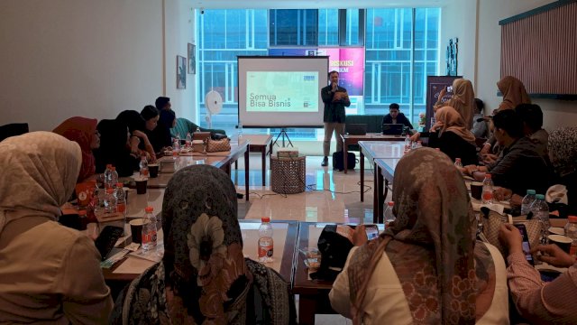 Suasana Sosialisasi dan Diskusi Inkubator Bisnis UMKM yang digelar IKB PPSP IKIP Ujung Pandang, di Madalle Coffee & Eatery, Kompleks Centra Poin Indonesia (CPI) Makassar, Sabtu, (11/05/2024). (Dok: Chaerani/Republiknews.co.id)