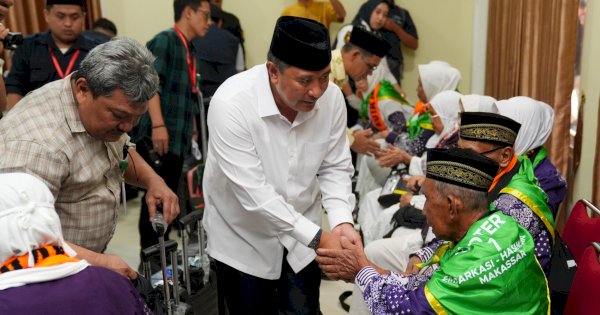 Lepas Kloter 1 Jemaah Haji Embarkasi Makassar, Pj Gubernur: Luruskan Niat Hanya untuk Beribadah