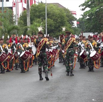 Pemkab Kukar dan TNI Bersinergi, Gelar Kirab Drumband dan Pasar Murah