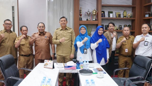 Pj Sekda Sulsel Andi Muhammad Arsjad, menerima kunjungan jajaran Deputi BPJS Kesehatan Wilayah IX di Ruang kerjanya, Senin (13/05/2024). (Istimewa)