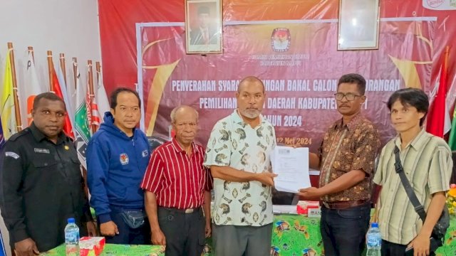 Penyerahan berkas syarat dukungan Jalur Perseorangan. (Foto: KPU Mappi)