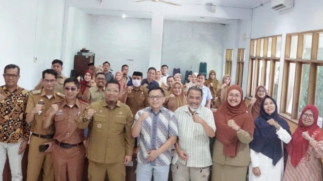 Warga di kecamatan hingga jajaran pegawai Pemkab Gowa mengikuti Pelatihan Sahabat Lapor, di Ruang Rapat Kantor Bappeda Kabupaten Gowa, kemarin. (Dok. Humas Gowa)