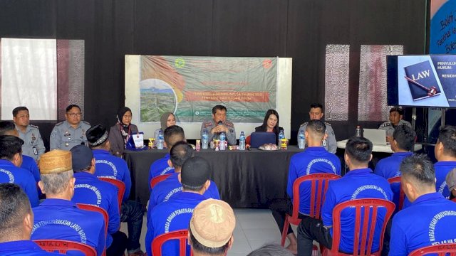 Kepala Lapas Narkotika Samarinda, Hidayat, saat pimpinan penyuluhan hukum kepada warga binaan Selasa (14/05/2024). (Istimewa)