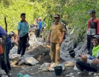 Gotong Royong, Wabup Soppeng Hadir di Tengah Masyarakat