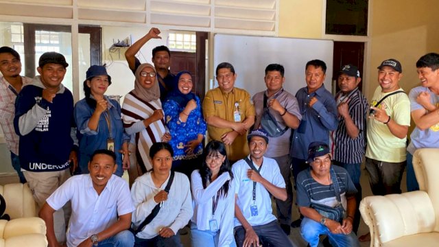 Sekda Maddaremeng bersama Anggota KWD Papua Selatan. (Foto: KWD PPS)