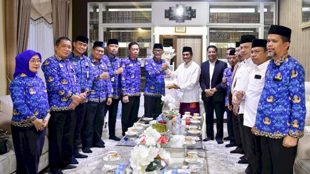 Pj Gubernur Sulsel Prof Zudan Arif Fakrulloh, saat bersilaturahmi dengan Pengurus PWNU, Senin (20/05/2024). (Istimewa)