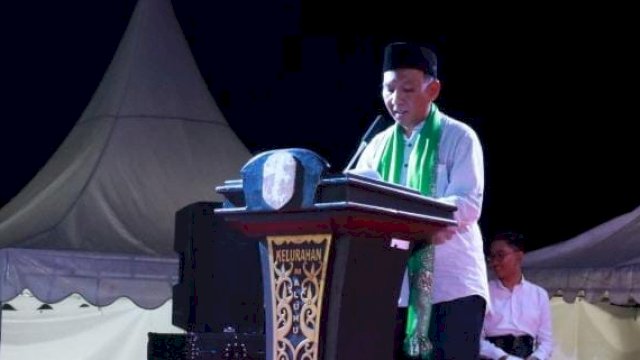 Asisten II Kukar, Ahyani Fadianur saat memberikan sambutan dalam kegiatan MTQ Ke-11 Tingkat Kecamatan Tenggarong, Rabu (01/05/2024).