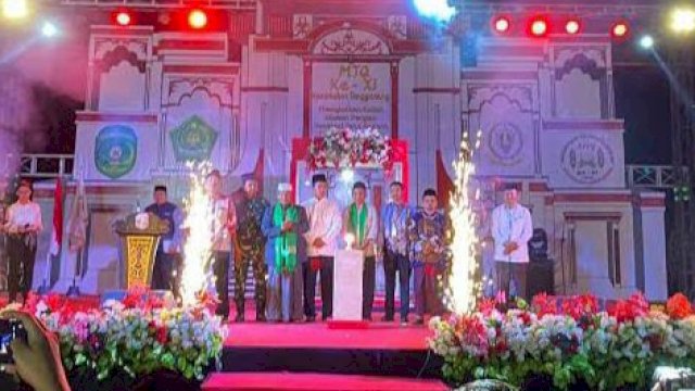 Camat Tenggarong, Sukono, saat membuka MTQ Ke-11 tingkat Kecamatan, ditandai dengan penekanan sirine, Rabu (01/05/2024). (Istimewa)