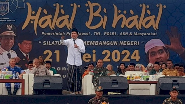 Ribuan umat Muslim memadati lapangan Kapsul Waktu pada momen Halal Bi Halal. (Foto: Hendrik Resi / republiknews.co.id)