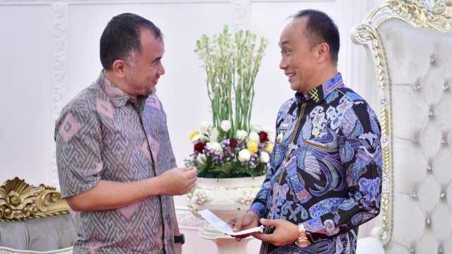Pj Gubernur Sulsel Prof Zudan Arif Fakrulloh, berbincang dengan Presiden Direktur Kalla Grup Solihin Kalla, Selasa (21/05/2024). (Istimewa)