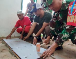 Dansatgas TMMD Selayar Pimpin Peletakan Tegel Rehab Masjid Berusia 40 Tahun di Bonea Timur