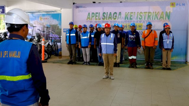 Tim PLN tengah melakukan apel siaga dalam rangka kunjungan Wakil Presiden Republik Indonesia di Kota Mamuju (21/05/2024).