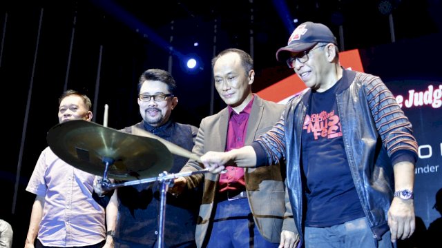 Pj Gubernur Sulsel Prof Zudan Arif Fakrulloh, saat membuka Grand Final South Sulawesi Music Festival 2024 di Anjungan City of Makassar Pantai Losari, Sabtu (25/05/2024). (Istimewa)