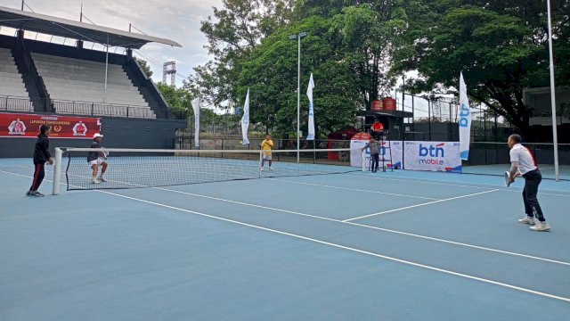 Kondisi Lapangan Tenis Karebosi pasca renovasi sesuai standar International Tennis Federation (ITF) setelah diresmikan, Minggu, (26/05/2024). PELTI Sulsel kini mempersiapkan Makassar menjadi tuan rumah penyelenggaraan ITF. (Dok. Chaerani/Republiknews.co.id)