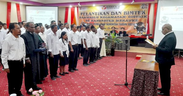 Lantik 66 Pandis, Ketua Bawaslu Merauke: Pengawas Pemilu Harus Bekerja Jujur