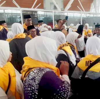 Lepas Jemaah Calon Haji Merauke, Bupati Romanus: Jaga Kesehatan di Tanah Suci