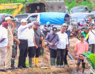 Wujudkan Merauke Lumbung Pangan, Menteri Pertanian Dorong Mekanisasi Lahan Pertanian