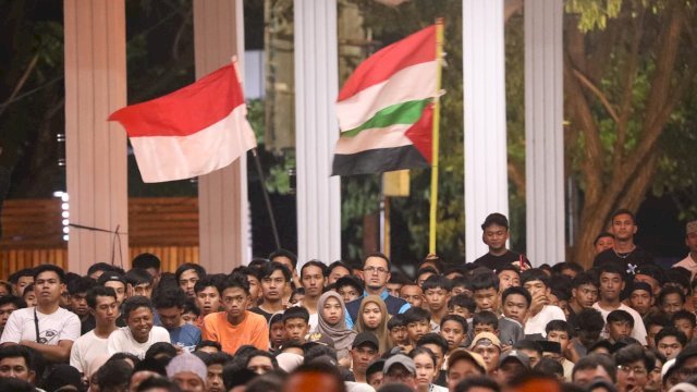 FSPBI Bantaeng menggandeng Forkopimda dan Huadi Group dalam gelaran nonton bareng semifinal Piala AFC U-23 antara Indonesia Vs Uzbekistan di Tribun Pantai Seruni, Bantaeng, Senin (29/4/2024) malam. (Foto: Istimewa)