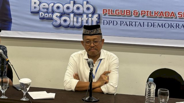 Bakal Calon Bupati Tana Toraja, John Rende Mangontan (JRM) saat mengikuti uji kelayakan dan kepatutan yang digelar DPD Partai Demokrat Sulsel di Hotel Claro, Jalan AP Pettarani, Makassar, Rabu (29/5/2024). (Foto: Istimewa)