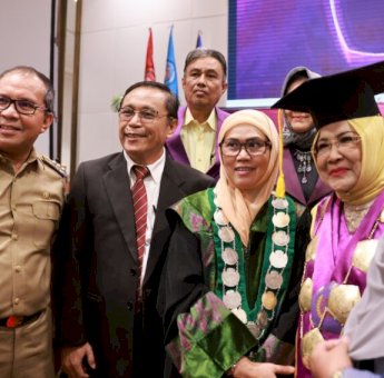 Apiyati Amin Syam Dikukuhkan Sebagai Guru Besar, Walikota Makassar Ucapkan Selamat