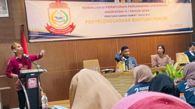 Ketua DPRD Makassar, Rudianto Lallo saat menyosialisasikan Perda Nomor 7 Tahun 2015 tentang Penyelenggaraan Bantuan Hukum di hotel Grand Maleo, Makassar, Sabtu (9/3/2024). (Foto: Istimewa)