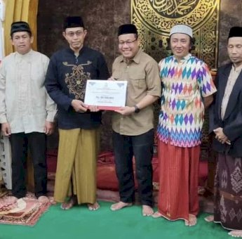 Safari Ramadan, Sekwan DPRD Makssar Serahkan Dana Hibah Pemkot di Masjid Jannatul Firdaus