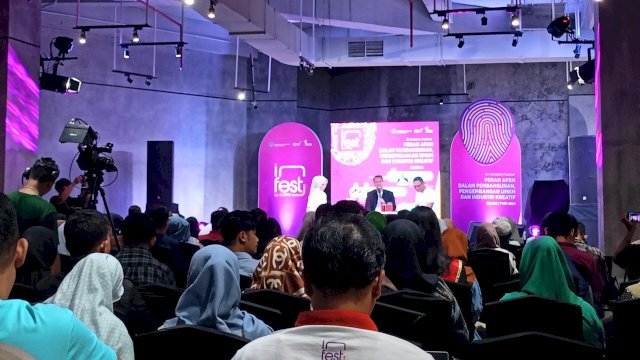 DJPPR, Kementerian Keuangan RI mengajak kaum muda menjadi bagian dari generasi literasi yang sadar risiko keuangan dan investasi melalui kegiatan Inclusive Festival (InFest 2024) di Kota Makassar. (Dok. Chaerani/Republiknews.co.id)