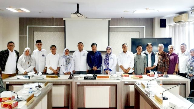 Pansus Ranperda Penyelengaraan Tenaga Kerja melalui Jaminan Sosial Ketenagakerjaan DPRD Sulsel melakukan pembahasan dengan melibatkan serikat pekerja, Rabu (8/5/2024). (Foto: Istimewa)