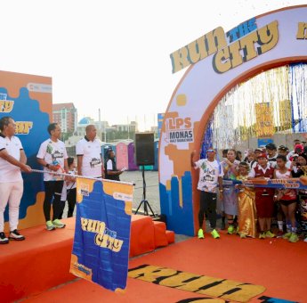 Danny Pomanto Lepas Ribuan Peserta Monas Half Marathon 2024