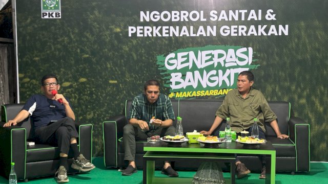 DPC PKB Kota Makassar meluncurkan Gerakan Generasi Bangkit di halaman depan Kantor DPC PKB Makassar, Jalan Hertasning, Makassar, Senin (20/5/2024) malam. (Foto: Istimewa)