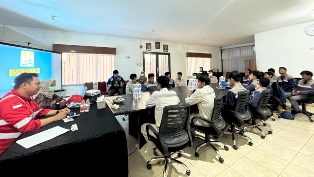 Karyawan PT Huadi Nickel-Alloy Indonesia kompak mengikuti penyuluhan edukasi kesehatan dan Basic Safety Training (BST). (Foto: Istimewa)