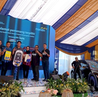 Aktif Bertransaksi QRIS Livin’ by Mandiri, Nasabah Asal Makassar Menangkan Hyundai Ioniq 5