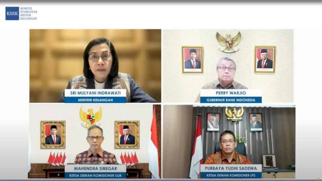 Konferensi pers virtual Komite Stabilitas Sistem Keuangan (KSSK). Pertemuan ini dihadiri Menteri Keuangan Sri Mulyani, Gubernur Bank Indonesia Perry Warjio, Ketua Dewan Komisioner OJK Mahendra Siregar, dan Ketua Dewan Komisioner Lembaga Penjamin Simpanan Purbaya Yudi Sadewa. (Dok. OJK) 
