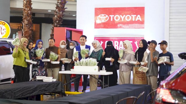 Perayaan pameran otomotif Kalla Toyota bertajuk "Smart Upgrade Festival", di Atrium Mall Ratu Indah (MaRI) Makassar mulai 9 hingga 19 Mei 2024 diramaikan dengan beragam kegiatan seru dan menyenangkan bagi pengunjung. (Dok. Kalla Toyota)