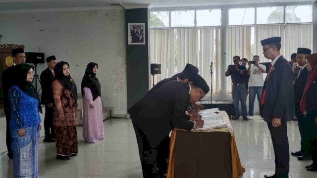 12 Panwaslu Kecamatan Dilantik, Akbar Ali Pesan Laksanakan Tugas dengan Baik