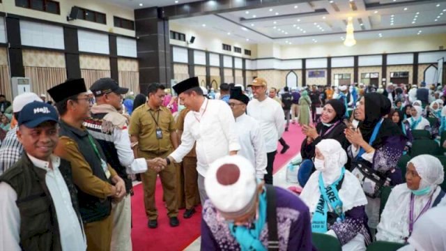 Akbar Ali Jemput Jamaah Haji Kota Parepare di Makassar