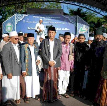 Akbar Ali Laksanakan Salat Iduladha 1445 H di Lapangan Andi Makkasau Parepare