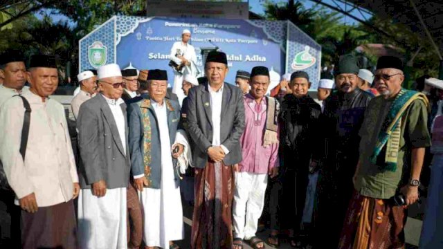 Akbar Ali Laksanakan Salat Iduladha 1445 H di Lapangan Andi Makkasau Parepare