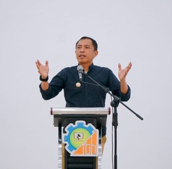 Akbar Ali Motivasi Mahasiswa ITH Parepare, Harumkan Nama BJ Habibie dengan Ilmu dan Amal